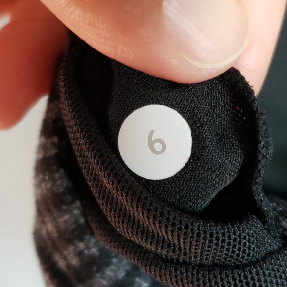 Lululemon Power Y tank - Rulu fabric - sz 6 - Picture 4 of 4